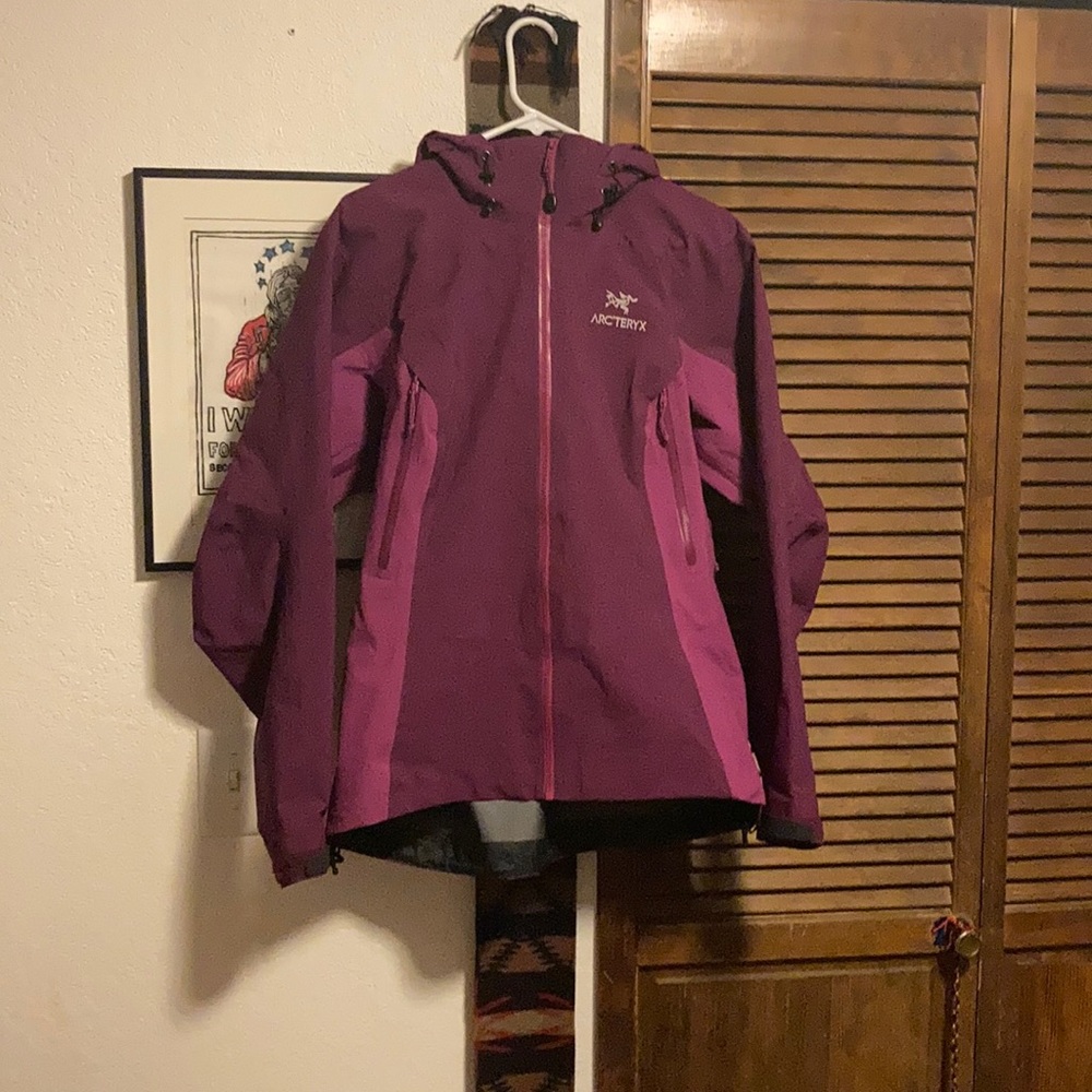 Beta AR Magenta Arc’teryx Jacket - Picture 1 of 7